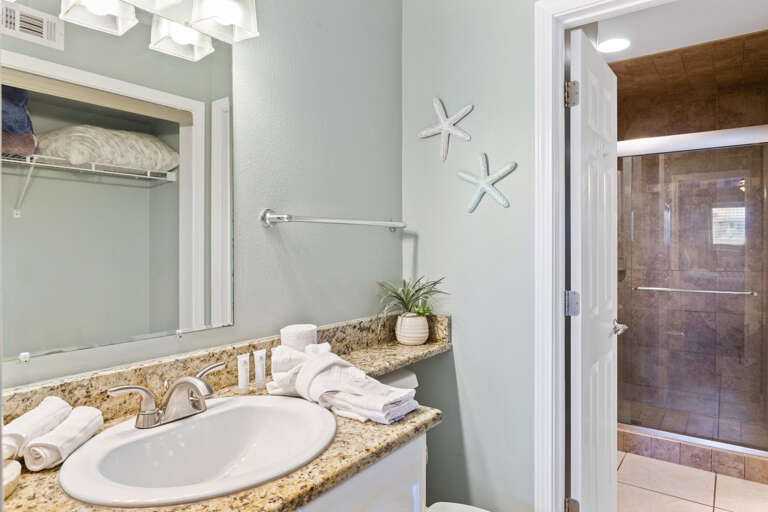 22-Crystal-Sands-208B-Bathroom