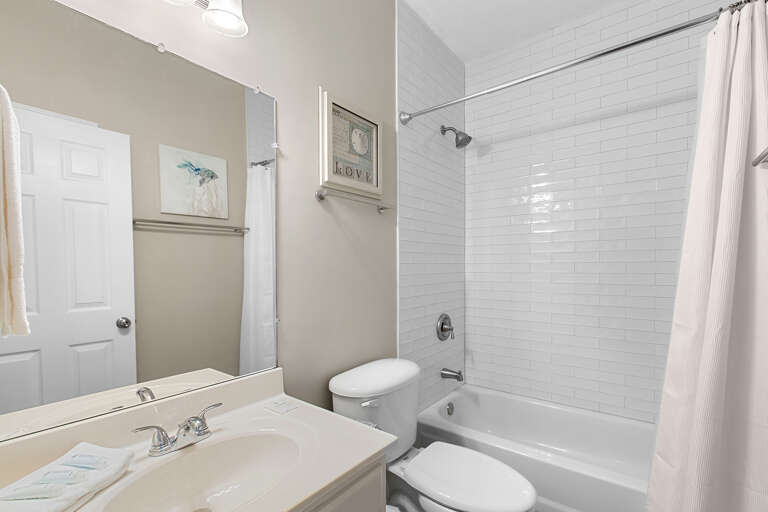 23-Sandcastles-by-the-Sea-402-Bathroom-2