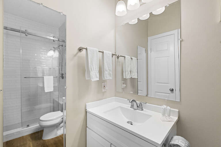 23-Sandcastles-by-the-Sea-402-Bathroom