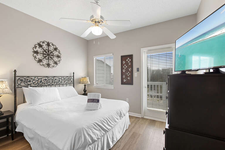 23-Sandcastles-by-the-Sea-402-Bedroom-3