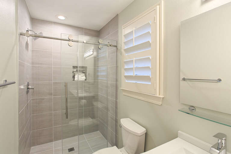 21-Sandprint-By-The-Sea-Bathroom