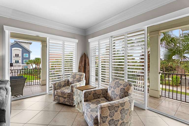Henderson Hideaway Living Room Alt