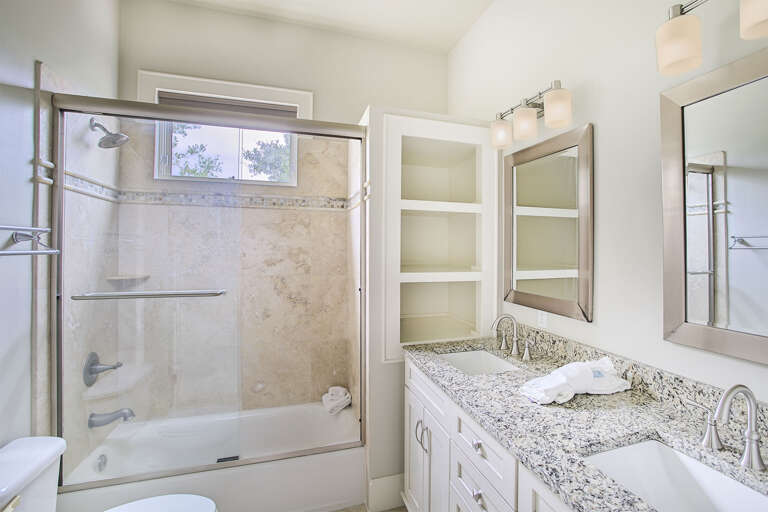 21-Thirty-Blu-10-Master-Bath