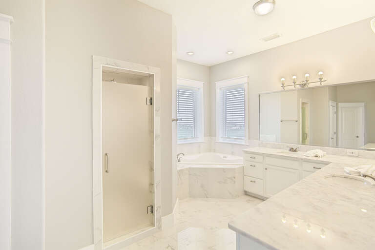 22-Emerald-Haven-Master-Bath