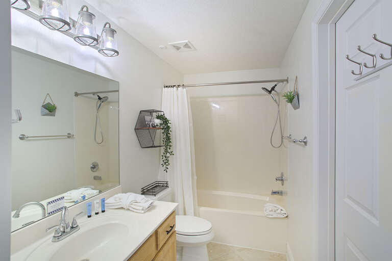 21-Ariel-Dunes-II-1802-Guest-Bath