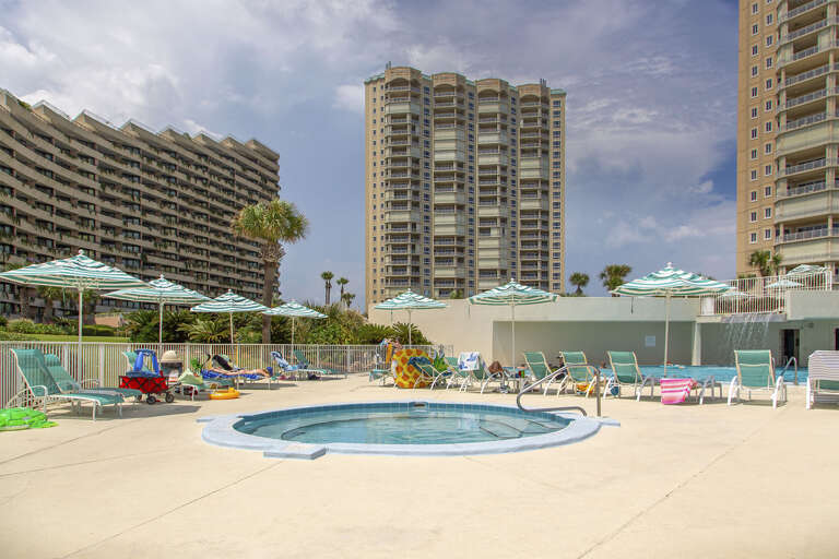 19-Edgewater-Hot-Tub