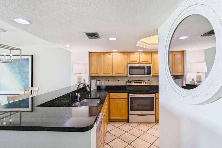 22-Edgewater-1203-Kitchen-Alt