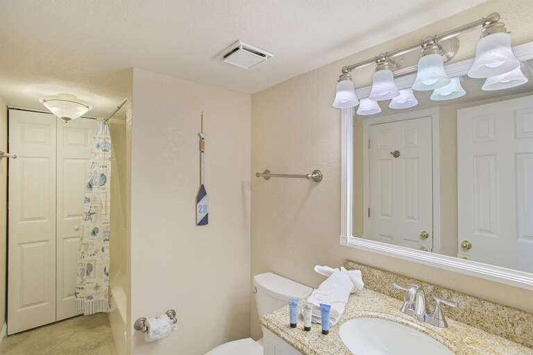 21-Mainsail-233-Bathroom-2