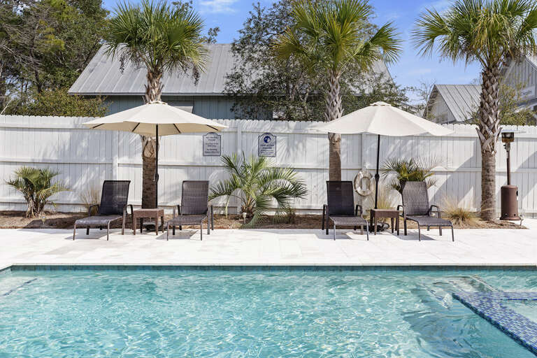 23-Backyard-Bliss-Lounge