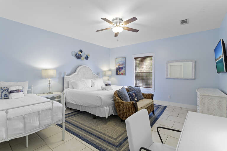 04-Emerald-Ayes-Primary-Bedroom