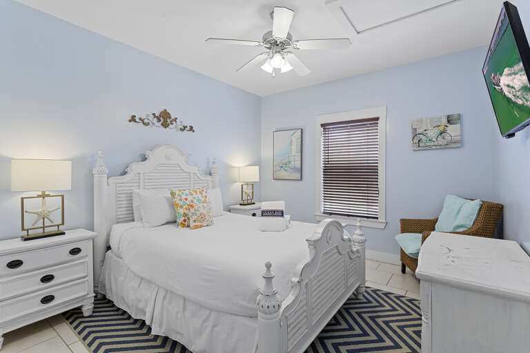 06-Emerald-Ayes-Guest-Bedroom