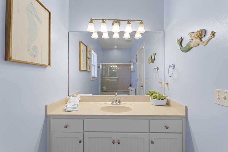 07-Emerald-Ayes-Guest-Bathroom