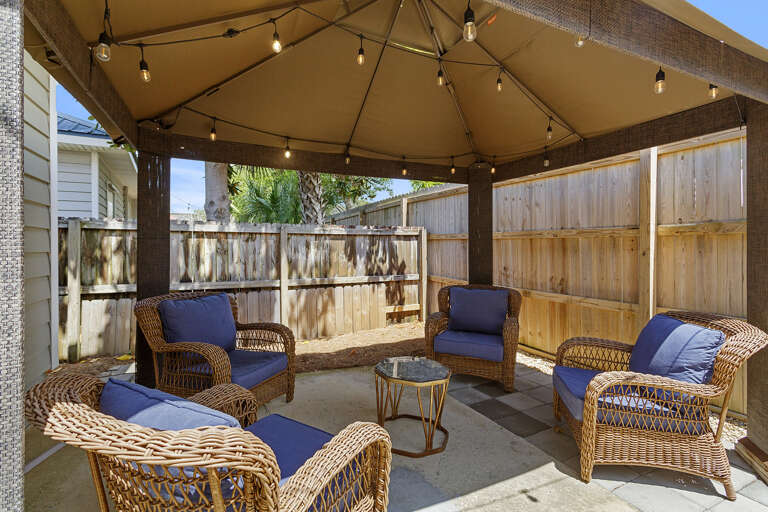 10-Emerald-Ayes-Cabana