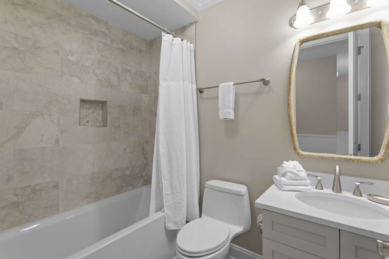 24-Abacos-306-Guest-Bathroom