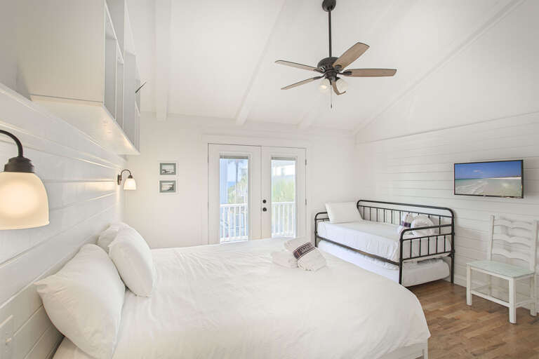 22-Suncatcher-Master-Bed