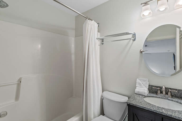 23-Beachside-Villas-1213-Primary-Bathroom