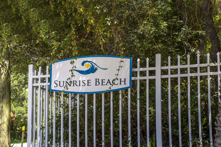 21-Sunrise-Beach-Sign