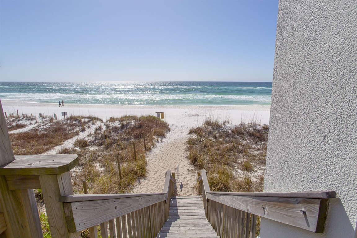 Frangista Pearl Beachfront Bliss with 5 Bedrooms in Frangista Beach, FL