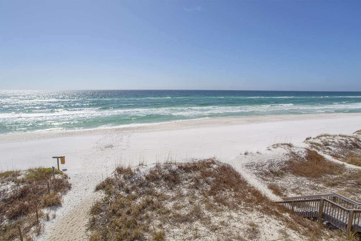 Frangista Pearl Beachfront Bliss with 5 Bedrooms in Frangista Beach, FL