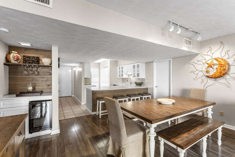 Mainsail 215 Dining Alt