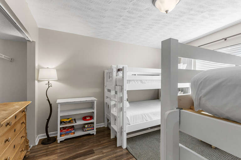 Mainsail 215 Guest Bedroom 2