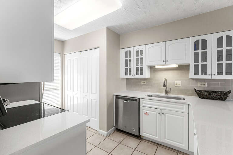 Mainsail 215 Kitchen Alt