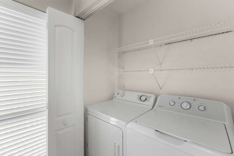 Mainsail 215 Laundry