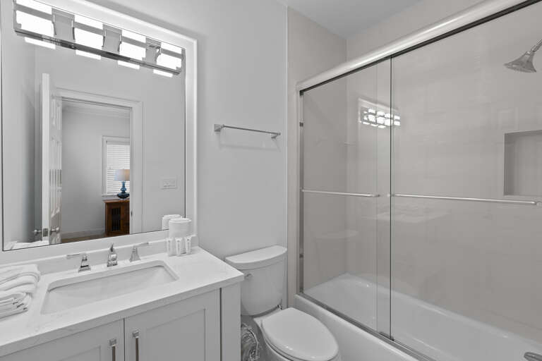 24-Grayton-Magnolia-Guest-Bathroom