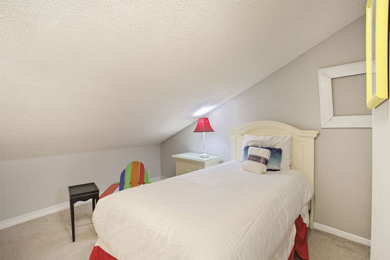 21-Crystal-Sands-315A-Guest-Bed