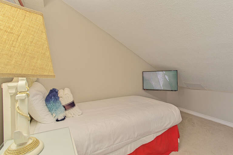 21-Crystal-Sands-315A-Guest-Bed-Alt