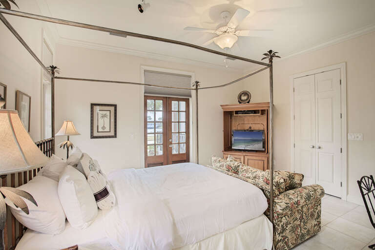 22-Karens-Beach-House-Guest-Bed