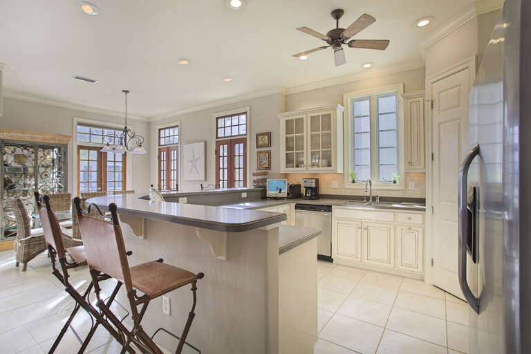 22-Karens-Beach-House-Kitchen