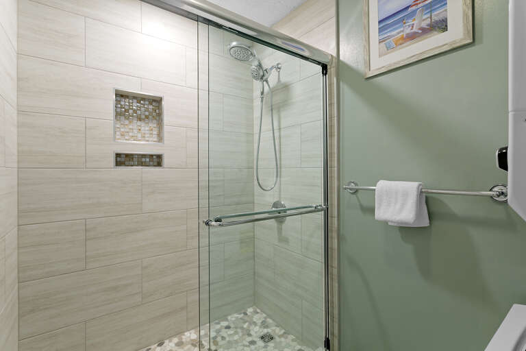 24-Coral-Reef-Club-24-Shower