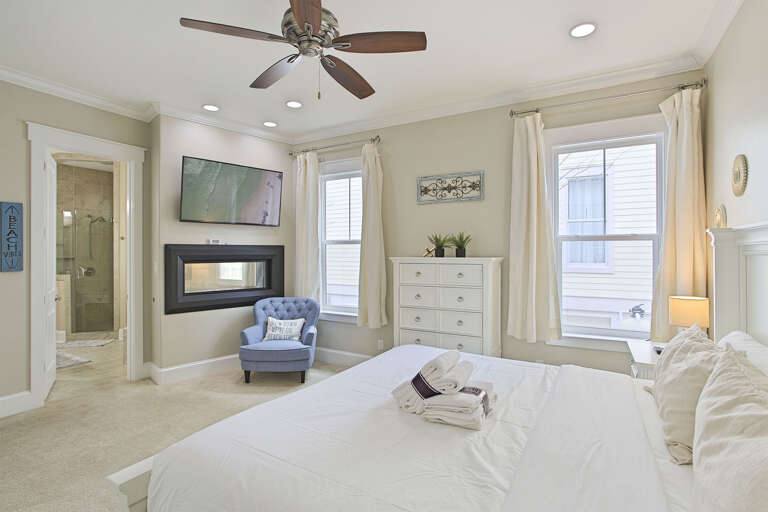 22-Aqua-Waters-Master-Bed-Alt