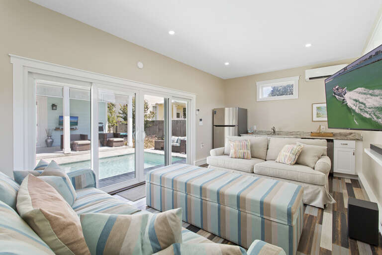 22-Aqua-Waters-Pool-House-Alt