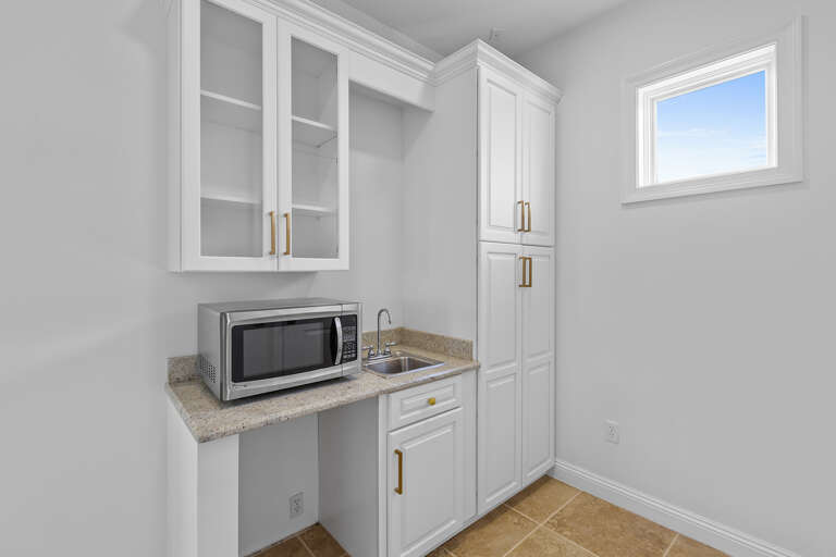 Family Tides Wet Bar