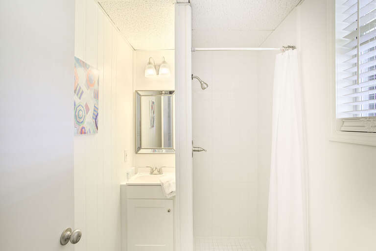 22-Amor-Fati-Lower-Level-Bathroom