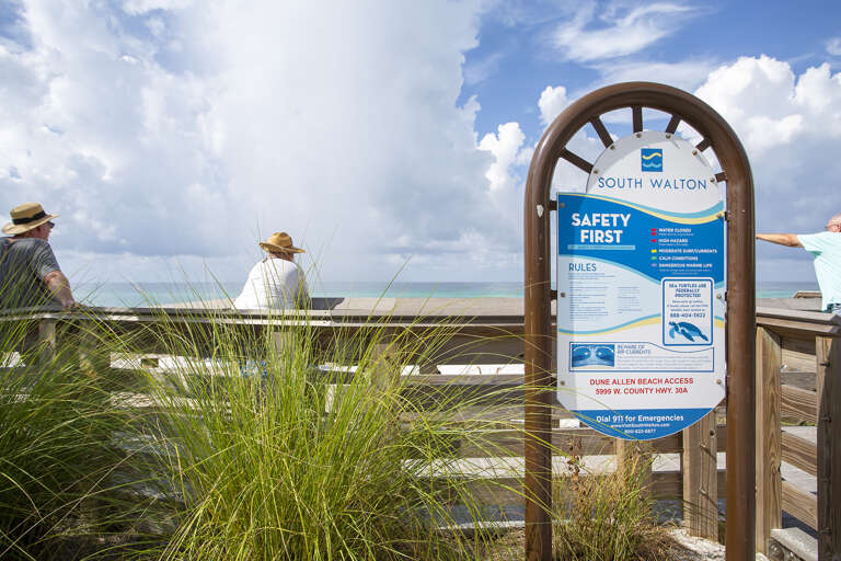 Stinkys-Beach-Access-Sign