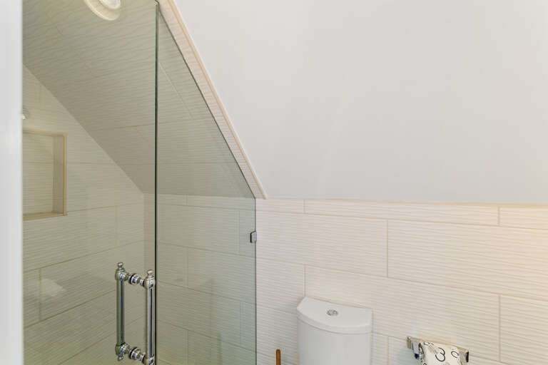22-Bare-Feet-Retreat-Bathroom-4-Alt 22-Bare-Feet-Retreat-Bathroom-4-Alt