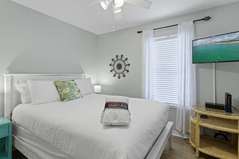 24-The-Pool-House-Guest-Bedroom-2 24-The-Pool-House-Guest-Bedroom-2