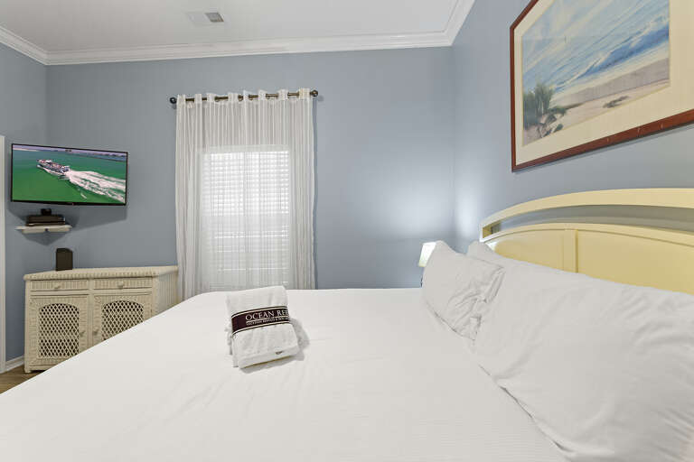24-The-Pool-House-Primary-Bedroom 24-The-Pool-House-Primary-Bedroom