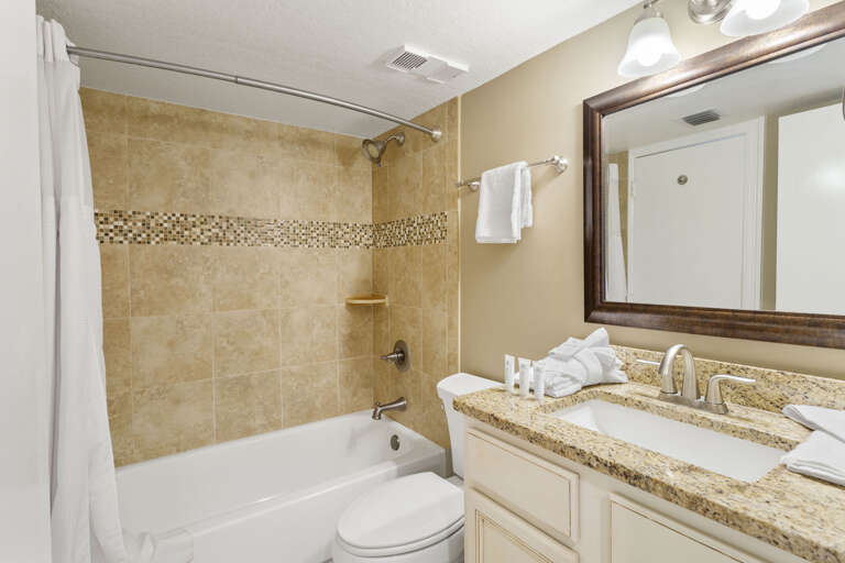 22-Mainsail-236-Guest-Bath