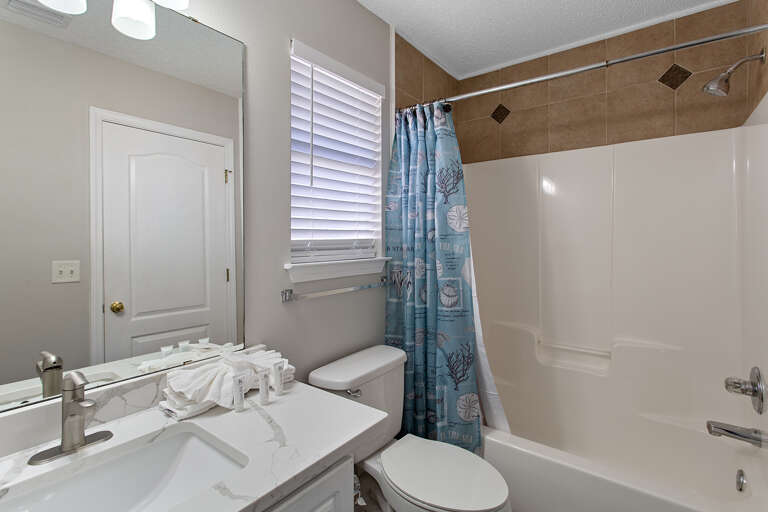 24-Palm-Breeze-II-Guest-Bath