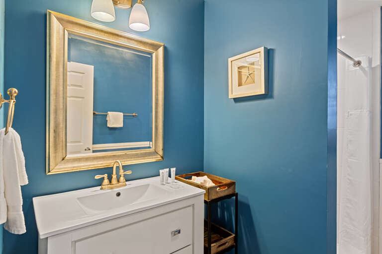 22-Graytfully-B-Guest-House-Bathroom