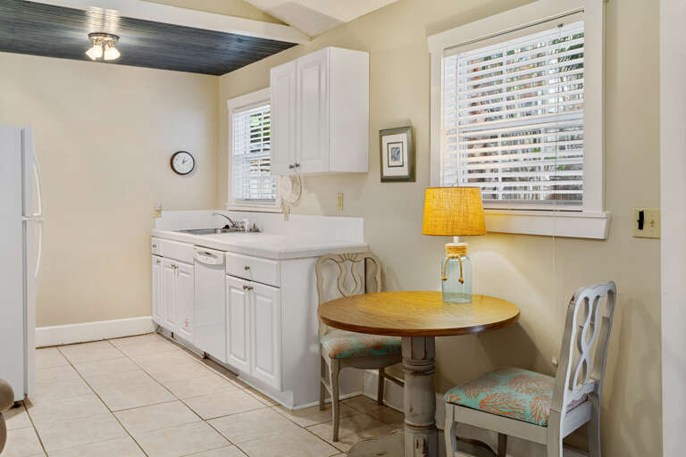 22-Graytfully-B-Guest-House-Dining