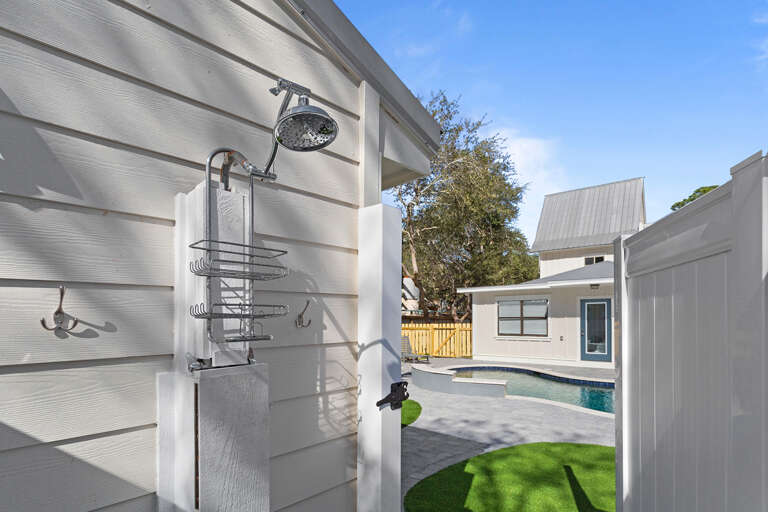 24-Graytfully-B-Outdoor-Shower
