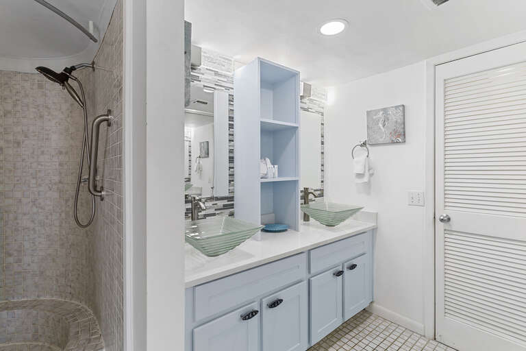 23-Mainsail-181-Bathroom