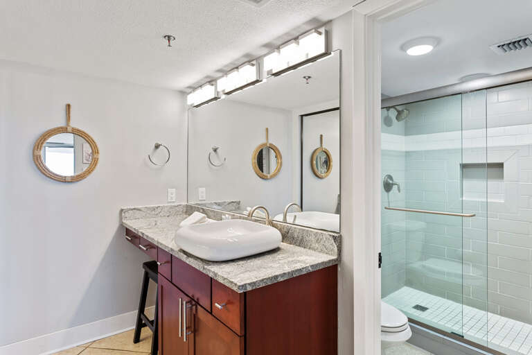 23-Mainsail-332-Bathroom 23-Mainsail-332-Bathroom