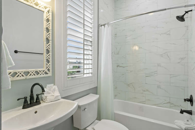 22-Aqua-Sound-Bathroom-3