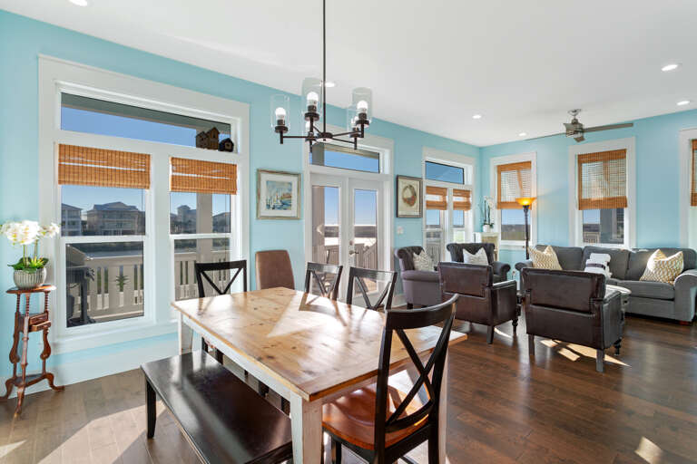 22-Aqua-Easy-Dining 22-Aqua-Easy-Dining